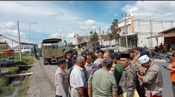 Menolak Ditertibkan Diatas Tanah Warisan, Pedagang Nyaris Ricuh dengan Satpol PP di Aceh Tengah