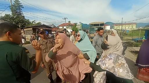 Tak Terima Lapak Dagangan Ikan Ditertibkan, Emak-emak di Aceh Tengah Cacimaki Satpol PP