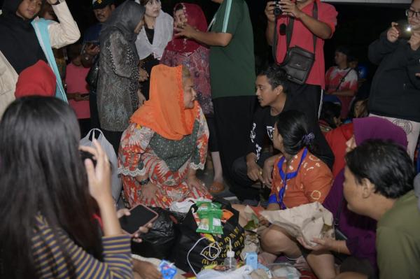 Pemkot Semarang Evakuasi Pengungsi Banjir Perum Dinar Indah Meteseh ke Gedung Diklat