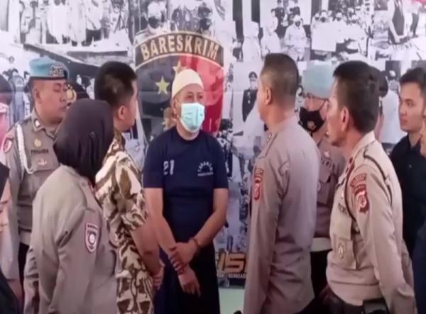 Bejat! Pria Rekam Celana Dalam Wanita di Bandung, 2.000 Video Terjual Raup Untung Rp100 Juta