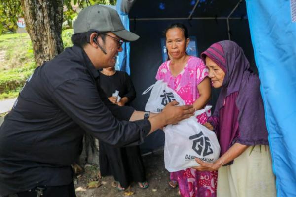 Relawan Gardu Ganjar Banten Bagikan 1.000 Paket Sembako untuk Korban Banjir di Lebak