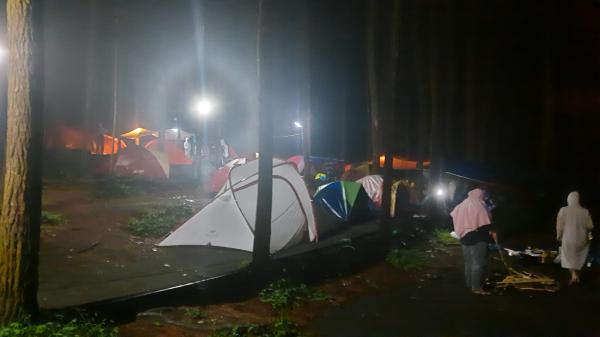 Menikmati Malam di Camping Ground Bukit Nangreu  Galunggung Tasikmalaya: Suasana Gunungnya Dapet