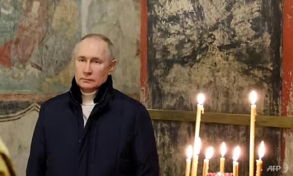 Terlihat Sedih, Presiden Vladimir Putin Rayakan Natal Ortodoks Sendirian