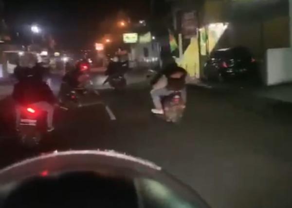 Polisi Telusuri Video Viral Gerombolan Motor Berulah Bawa Sajam di Garut