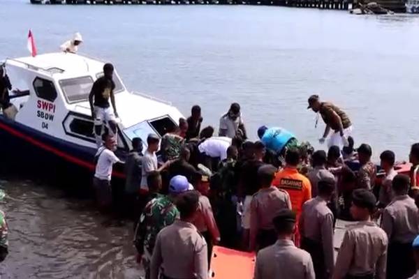 Breaking News! Kapal Cepat Terbalik di Perairan Serui, 2 Tewas dan 3 TNI Hilang