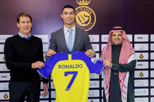 Cristiano Ronaldo Sewa 17 Kamar Hotel Mewah di Riyadh, Tarif Rp4,7 miliar per bulan.   