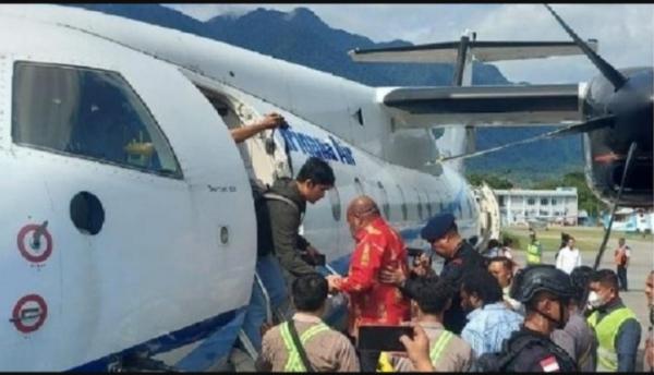 Gunakan Pesawat Carteran, KPK Akhirnya Bisa Bawa Keluar Lukas Enembe Terbang ke Jakarta