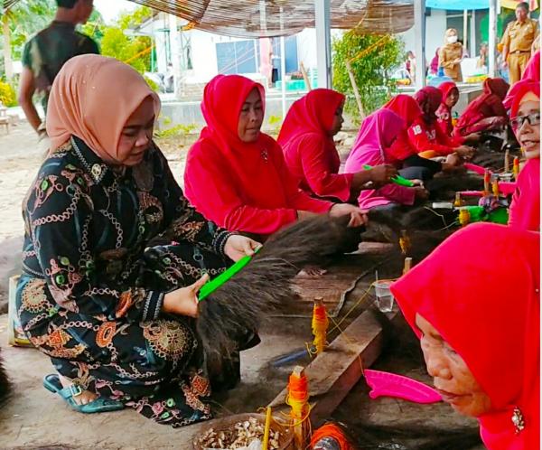 Sapu Injuk Produksi Emak-emak di Pangandaran Tembus Pasar Luar Negeri