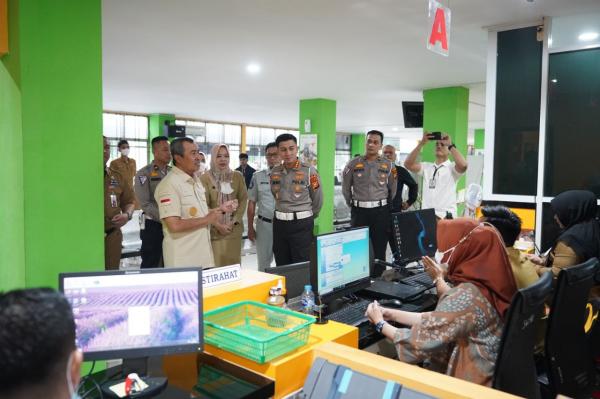 Gubernur Riau Cek Kantor Pelayanan Samsat Pekanbaru Kota