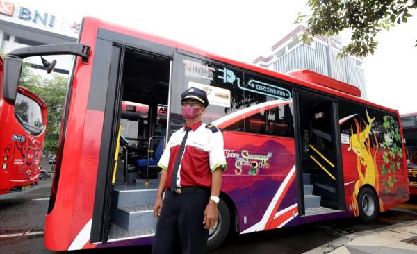 Pengamat dan Komunitas Kritik Program Bus Listrik Surabaya yang Macet
