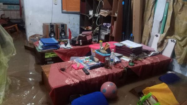 Pasca Banjir di Kendal, Ribuan Buku Sekolah Mulai Dijemur