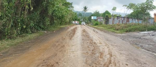Tumpahan Material Tanah di Jalan, DPRD Mamuju Harus Panggil Kontraktornya