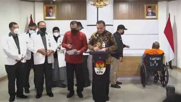 Gubernur Papua Resmi Ditahan KPK