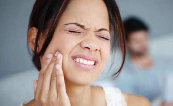 Simak 5 Tips Alami Berikut ini agar Saraf Gigi Tak Sakit