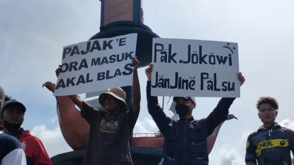 Nelayan di Rembang Gelar Aksi Demo Tolak Kebijakan Pemerintah