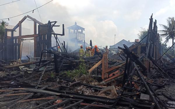 Si Jago Merah Muncul, Rumah Makan Ampera Bandung Sedang Ada Pengunjung