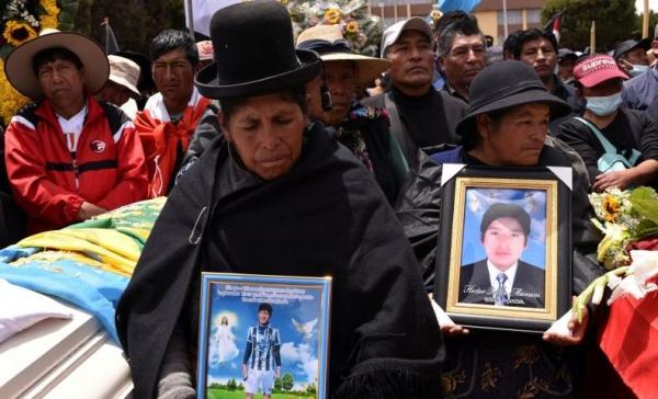 Brutal, Demonstran Peru Berani Bakar Polisi Hingga Tewas