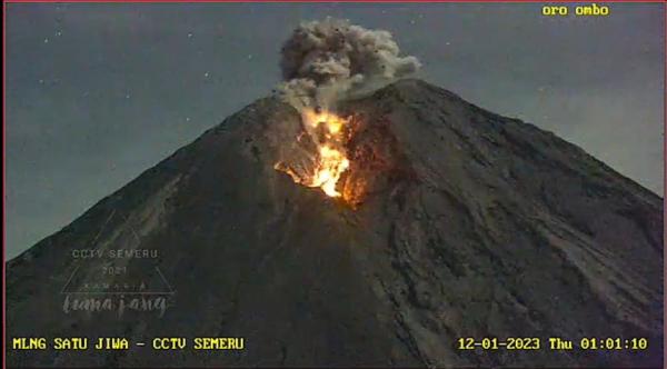 Gunung Semeru Kembali Muntahkan Guguran Lava Pijar 1000 Meter, 5 Kali Letusan Tinggi Asap 500 Meter