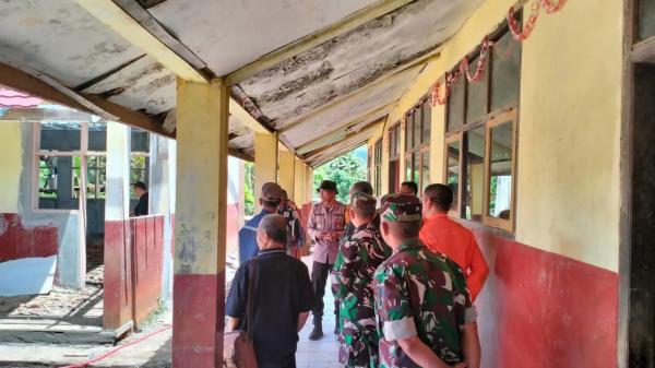 Polsek Banjarwangi Dampingi Monev dan Lakukan Pengawasan Pembangunan SDN 2 Talagasari yang Ambruk