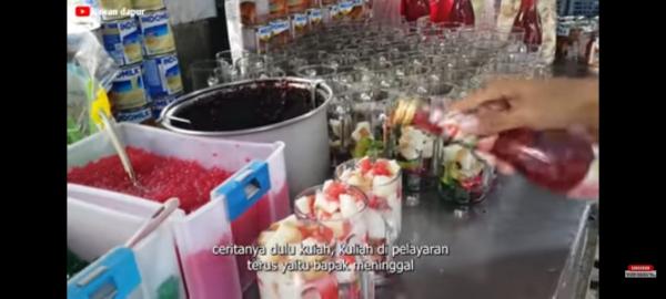 Sering Dicaci, Kisah Penjual Es Doger Bermodalkan Rp40 Ribu Hasilkan Omzet Sampai Jutaan