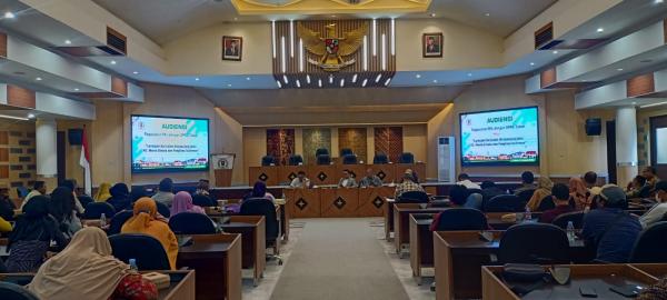 Dilarang Berjualan di Tepi Jalan, PKL Minta Audiensi dengan DPRD Kabupaten Tuban