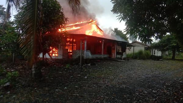 Ketua DAP Minta Polisi Proses Hukum Oknum Warga NTT Pelaku Pembakaran Rumah Kepala Kampung Meyof