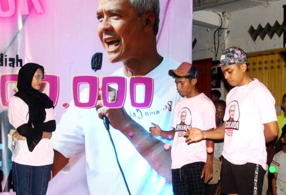 Luarbiasa, Srikandi Ganjar NTT Gelar Turnamen Lato-lato Bareng Anak Muda di Kupang