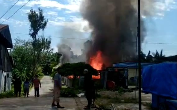 2 Rumah dan Posyandu di Karossa Diamuk Si Jago Merah, Mobil serta Motor Ludes Terbakar