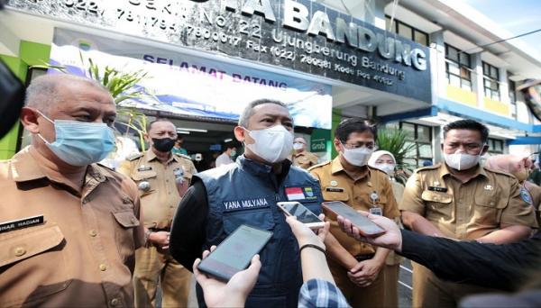 Bahaya untuk Lambung, Yana Mulyana Larang Penjualan Chiki Ngebul di Kota Bandung