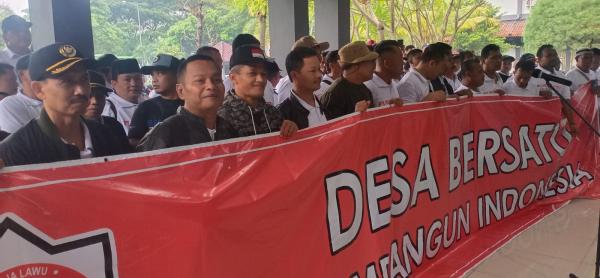 Tuntut Masa Jabatan 9 Tahun, Ratusan Kades di Karanganyar Berangkat ke Jakarta