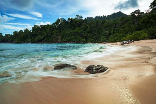 Keindahan Green Bay Banyuwangi yang Eksotis dan Tersembunyi