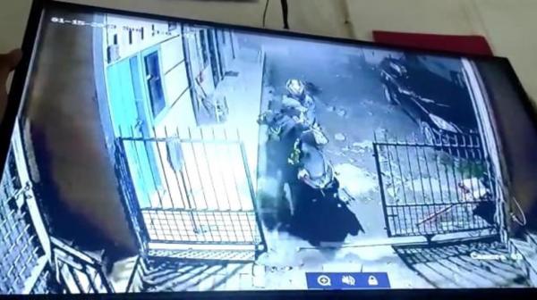 Pencurian Sepeda Motor di Indekos Terekam CCTV, Korban: Pelaku 2 Orang