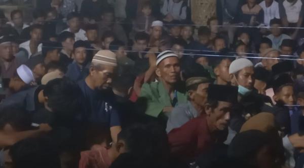 Ribuan Warga Karawang Doa Bersama di Rumah Almarhum Politisi Partai Nasdem