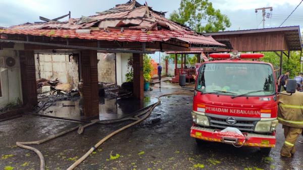 Breaking News! Kediaman Kapolda Papua Terbakar, Api Hanguskan Seluruh Bangunan Utama