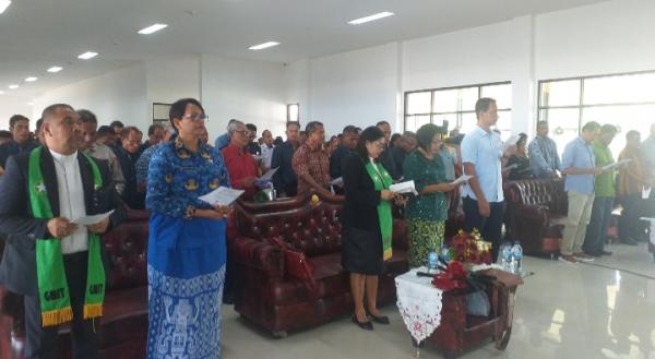 Natal Bersama Koperasi Tenaga Kerja Bongkar Muat Tenau Kupang