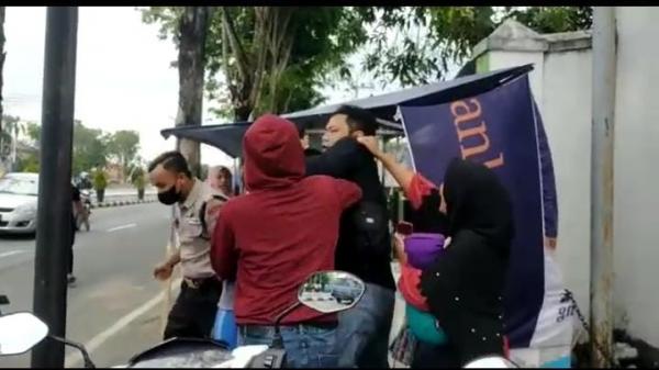 Viral, Oknom Polisi Sampang Disebarkan Punya Gangguan Jiwa Lerai Jukir Bertengkar, Ini Faktanya