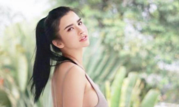 Potret Hot Terbaru Maria Vania, Netizen: Seksi Say