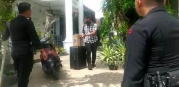 8 Petugas KPK Obok-Obok Rumah Istri Ketua DPRD Jatim, Kardus hingga Koper Dibawa ke Jakarta