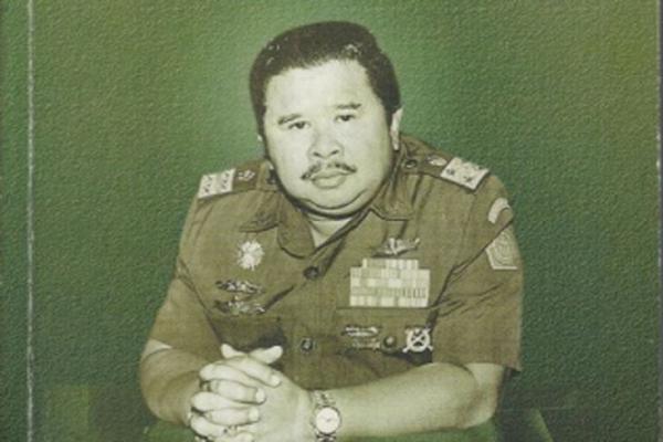 Mendiang Jenderal TNI Soemitro Jadi Jenderal Termuda Raih Pangkat Bintang 4 