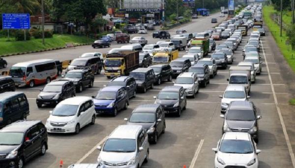 Ada 9.800 Mobil Masuk Kota Bandung Lewat Tol Pasteur, Lalin Tak Bergerak
