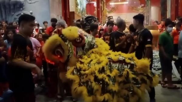 Atraksi Barongsai Sambut Tahun Baru Imlek di Lebak, 100 Personil Kepolisian Disiagakan