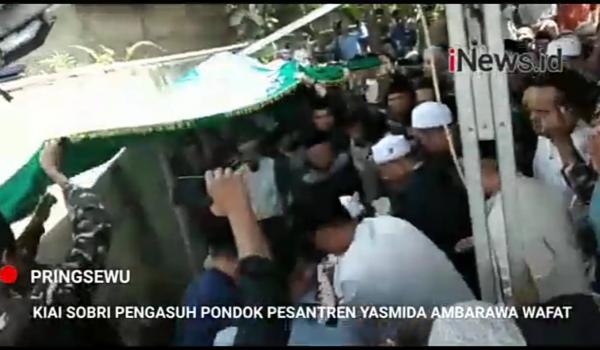 Video Pemakaman KH Sobri Dinal Mustofa