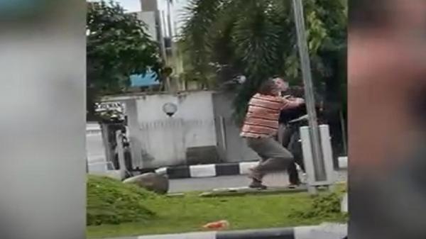 Heroik! Polisi Duel dengan Pelaku Kejahatan Gagalkan Aksi Pembobolan ATM