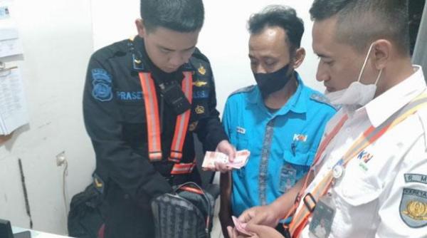 Petugas Cleaning Service Jujur di Stasiun Tugu Yogyakarta, Temukan Uang Rp40 Juta Milik Penumpang