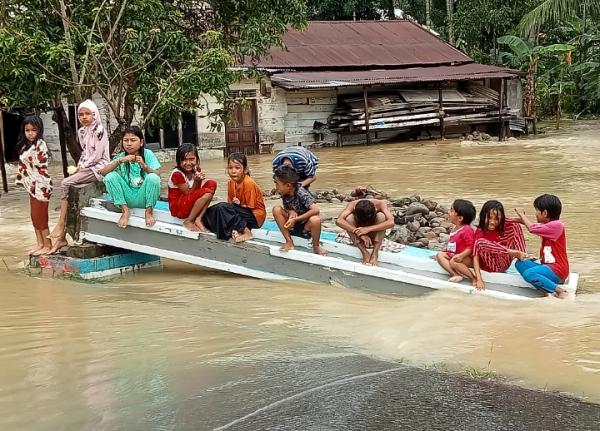 Beberapa Wilayah di Aceh Digepung Banjir, 3.696 Jiwa di Kabupaten Pidie Mengungsi
