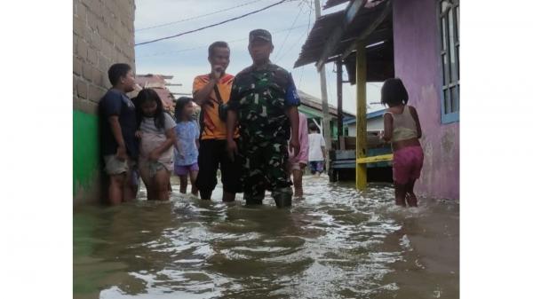 Banjir Rob Setinggi Lutut Terjang Permukiman Warga di Muntok Bangka Barat