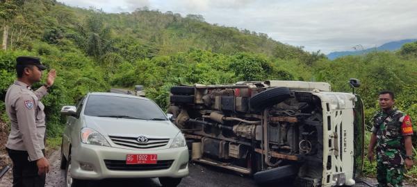 Jalan Rusak di Lebong Makan Korban, Truk Muatan Pinang 8 Ton Terguling di Jalan Lebong-Curup
