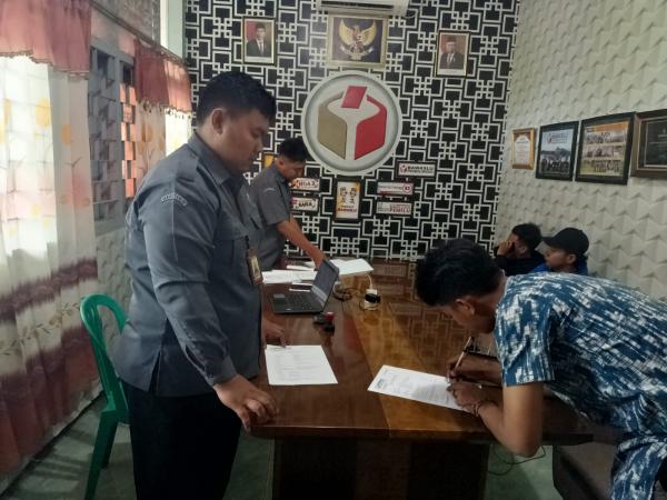 Nilai Perekrutan PPS di Kabupaten Probolinggo Ada Kecurangan, Warga Besuk Lapor Bawaslu