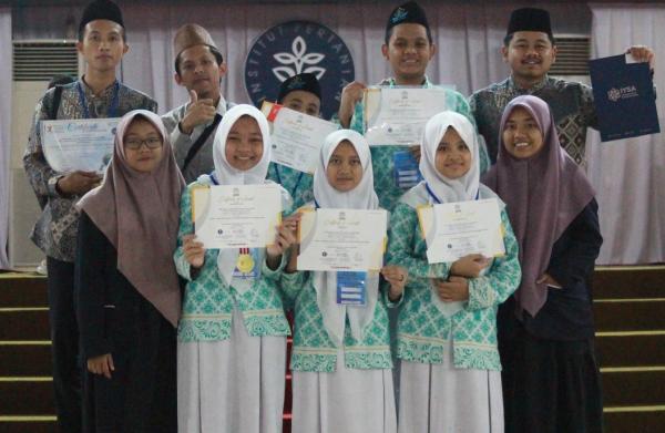 Siswa SMP RUQ Al Falah Salatiga Raih 2 Penghargaan Bergengsi Kompetisi Internasional