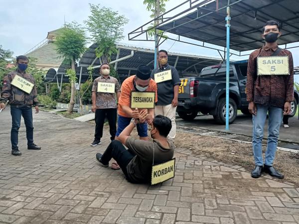 Terungkap 23 Adegan dalam Rekonstruksi Kasus Penusukan Karyawan PDAM Probolinggo